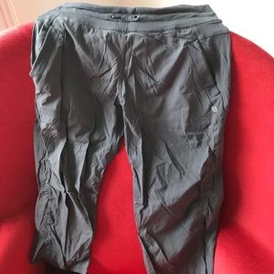 Lulu lemon street to studio capris